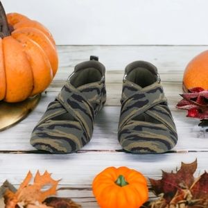 Yellow Box Gray Camo Octavia Sneaker, Women, 7.5, 8.5